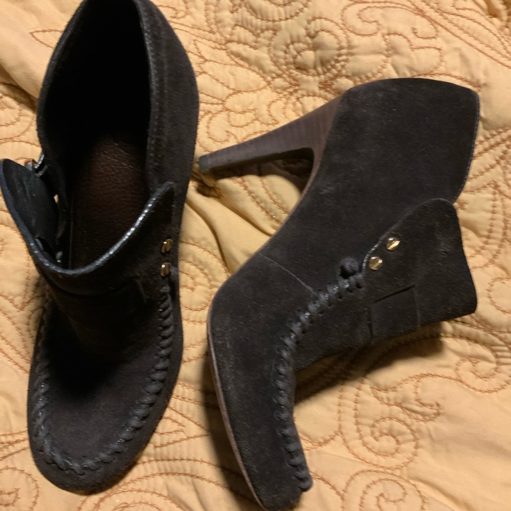 Beautiful brown Tory Burch ankle boots shoes. Size 7.5